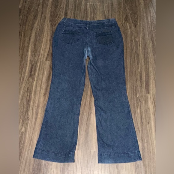 DENIM AVERAGE ASHLEY STEWART BOOTCUT JEANS - Picture 4 of 5